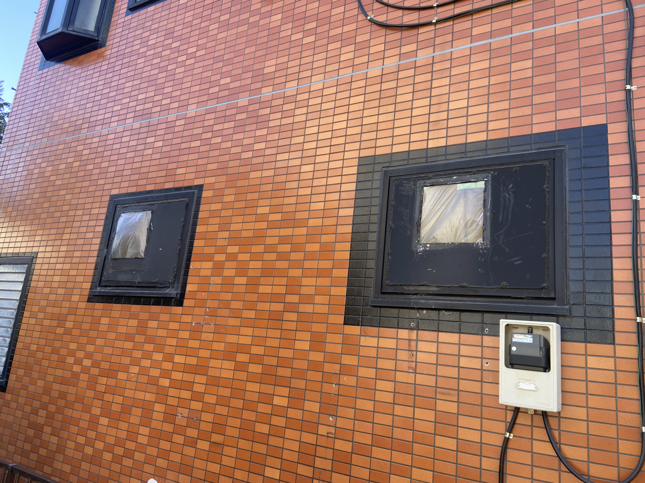 【神奈川県相模原市】排煙窓の換気口をガラスに入れ替え